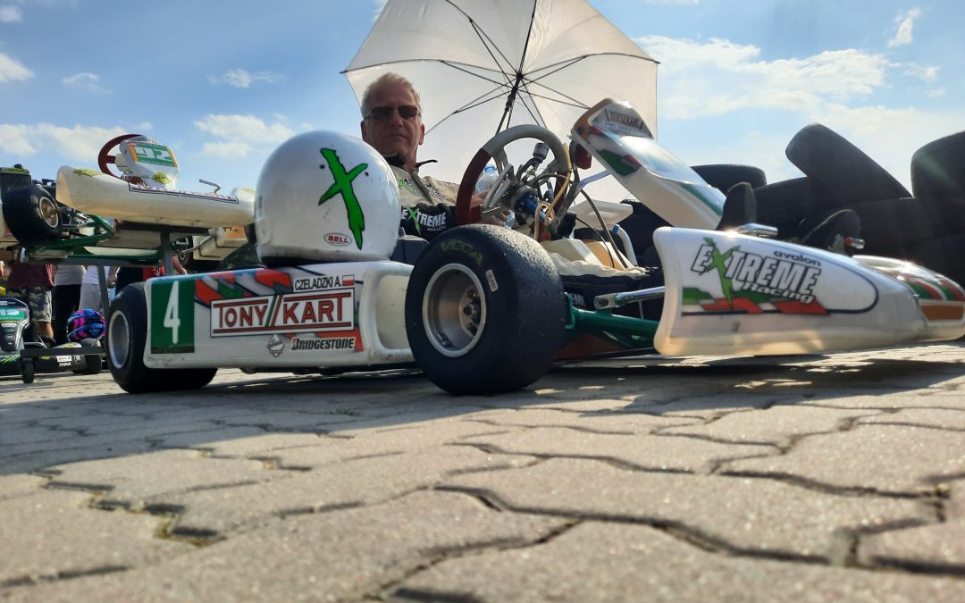 Adam Czeladzki coraz bliżej podium w Pucharze Retro Kart!